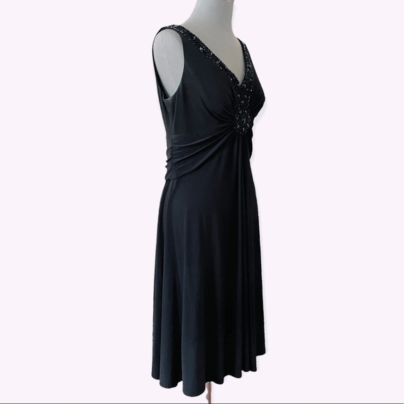 JESSICA HOWARD Beads Embroidered Sleeveless V-Neck Fit&Flare Evening Dress Gown - Picture 5 of 7